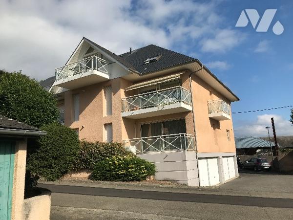 Appartement T4 95 m²  avec vue montagnes, cave, place de parking et garage sur BAGNERES DE BIGORRE.