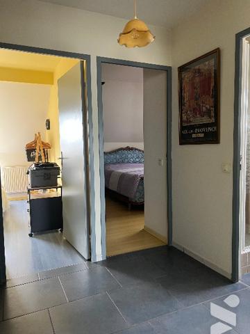 Appartement T4 95 m²  avec vue montagnes, cave, place de parking et garage sur BAGNERES DE BIGORRE.
