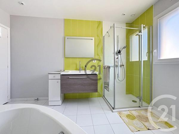 Maison à vendre  7 pièces - 190 m 2   LA TURBALLE  - 44