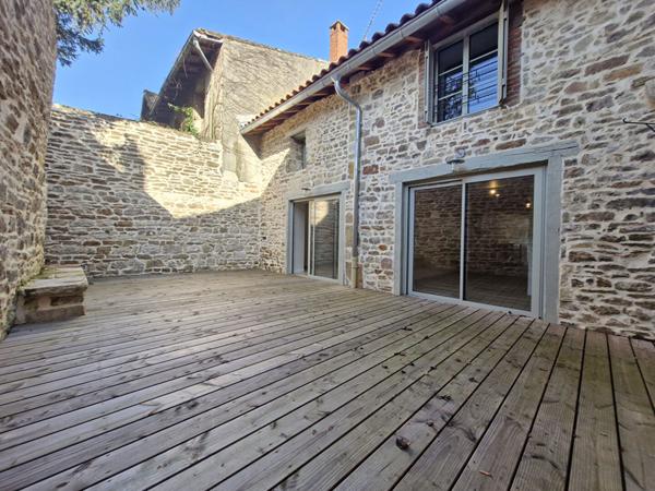 Maison de village 3 chambres entièrement rénovée à proximité de toutes les commodités