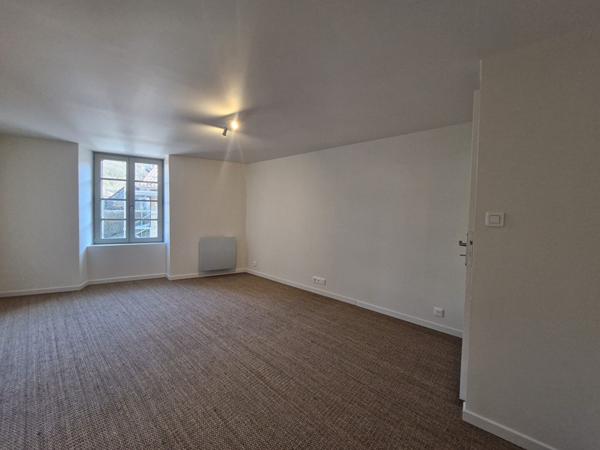 Maison de village 3 chambres entièrement rénovée à proximité de toutes les commodités