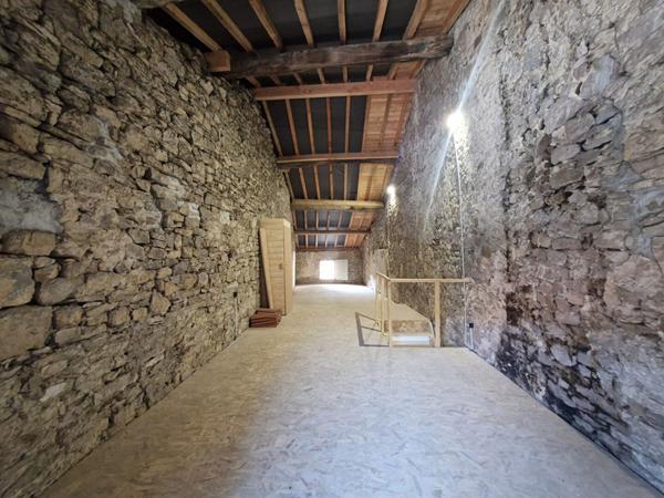 Maison de village 3 chambres entièrement rénovée à proximité de toutes les commodités