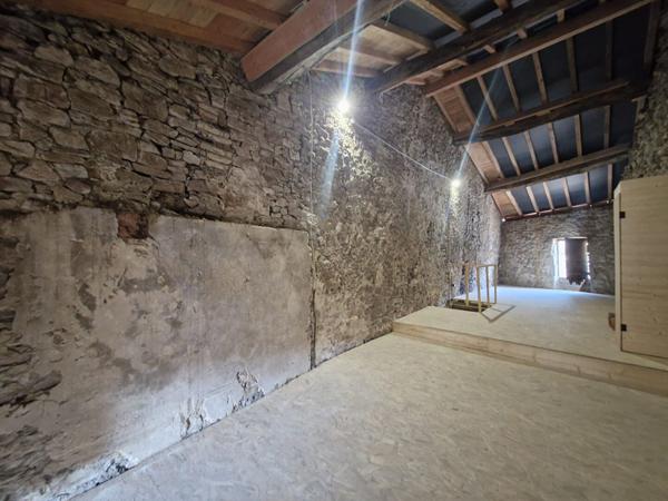 Maison de village 3 chambres entièrement rénovée à proximité de toutes les commodités