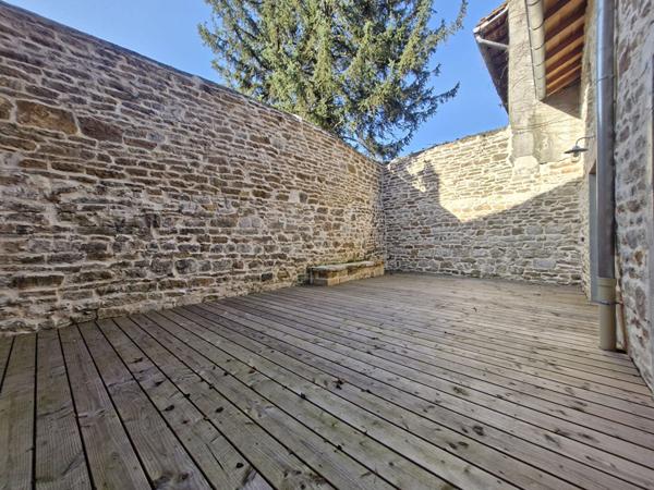 Maison de village 3 chambres entièrement rénovée à proximité de toutes les commodités