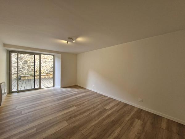 Maison de village 3 chambres entièrement rénovée à proximité de toutes les commodités