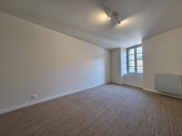 Maison de village 3 chambres entièrement rénovée à proximité de toutes les commodités