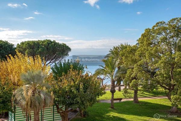 Vente Appartement 4 pièces 106 m2 à Saint-Raphaël