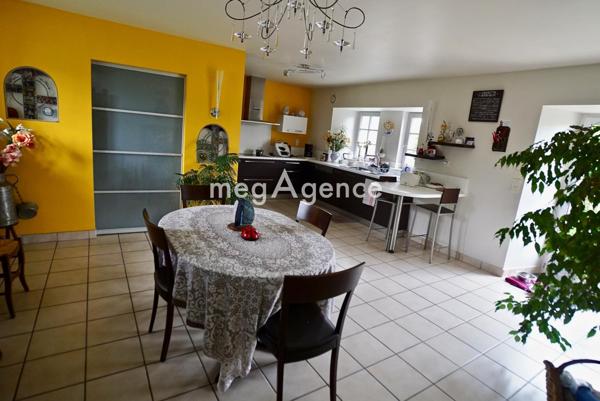 Maison à QUIMPERLE, 29300 - 6 pièces 216m²