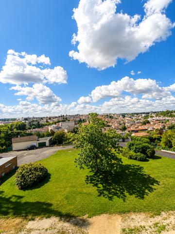 Appartement
         4 pièces
        - 80 m²