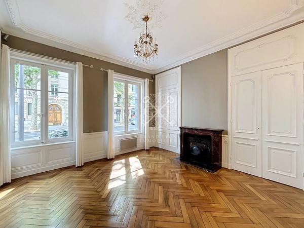 T5 de charme non meublé – quartier FOCH