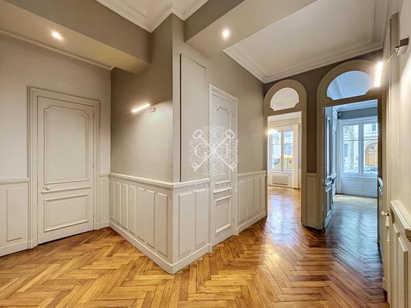 T5 de charme non meublé – quartier FOCH