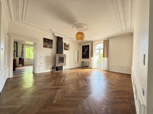 Appartement  Chilly-le-Vignoble / 5 pièce(s) / 2 chambres / 152 m²