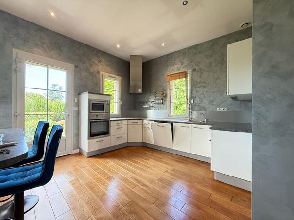 Appartement  Chilly-le-Vignoble / 5 pièce(s) / 2 chambres / 152 m²