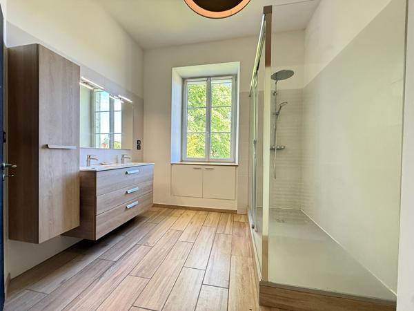 Appartement  Chilly-le-Vignoble / 5 pièce(s) / 2 chambres / 152 m²
