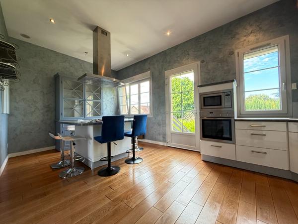 Appartement  Chilly-le-Vignoble / 5 pièce(s) / 2 chambres / 152 m²