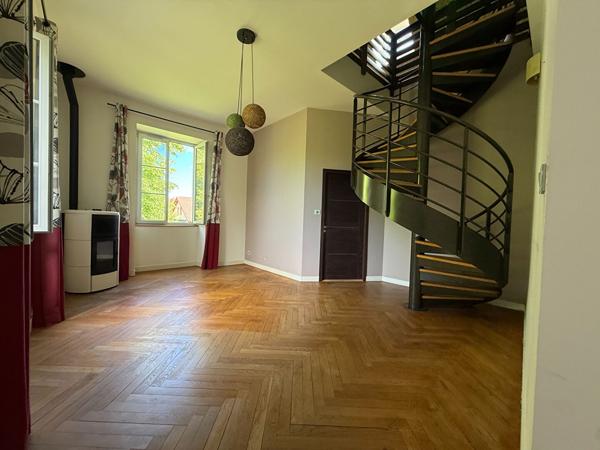 Appartement  Chilly-le-Vignoble / 5 pièce(s) / 2 chambres / 152 m²
