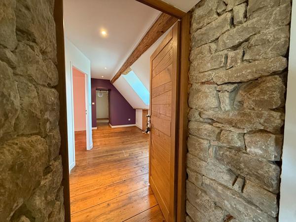 Appartement  Chilly-le-Vignoble / 5 pièce(s) / 2 chambres / 152 m²