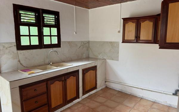 Maison à louer    5 pièces •  Rivière-Pilote