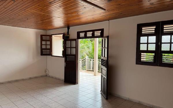 Maison à louer    5 pièces •  Rivière-Pilote