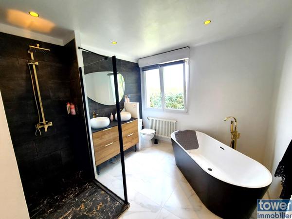 Maison
                                                                                                                                                                                                                                                                                                                        7 pièce(s)                                                                                                                                                                                                          4 chambre(s)                                                                                                                                                                                                          165  m²