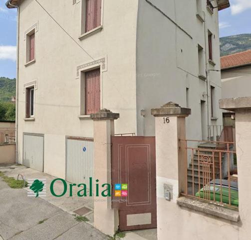 Parking · Location Grenoble (38000)