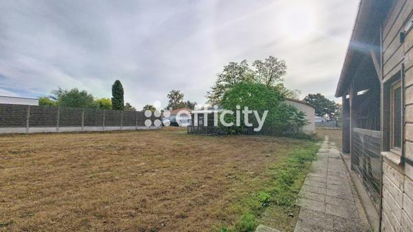 Terrain
        
        - 1326 m² 164 000 € *