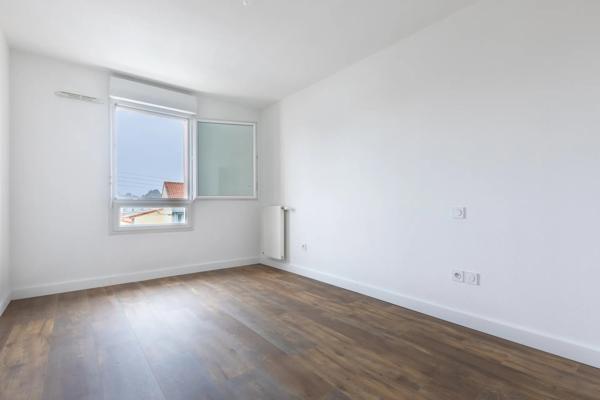 Appartement
         3 pièces
        - 58 m² Exclusivité 175 000 € *