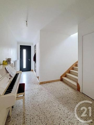 Maison à vendre  5 pièces - 105,50 m 2   RIOM  - 63