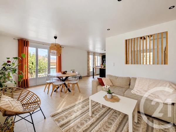 Maison à vendre  5 pièces - 105,50 m 2   RIOM  - 63