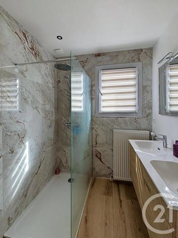 Maison à vendre  5 pièces - 105,50 m 2   RIOM  - 63