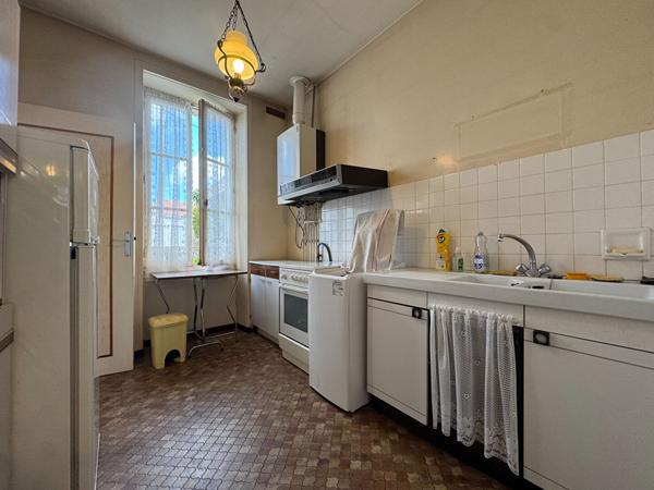 Maison Rochefort 40m² à rénover avec cour privative