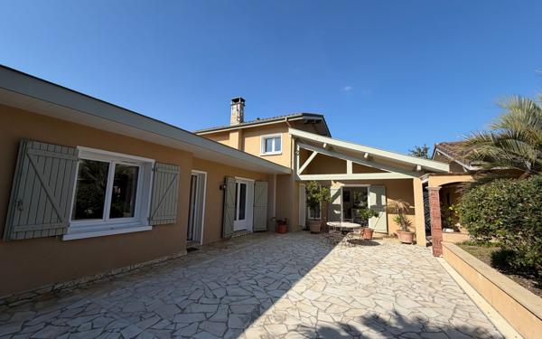 Maison à vendre    9 pièces • 235 m2 Saint-Sever