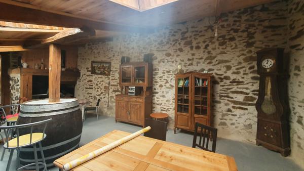 Bâtiments réhabilitables et terrain constructible en campagne