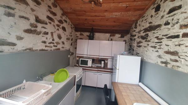 Bâtiments réhabilitables et terrain constructible en campagne