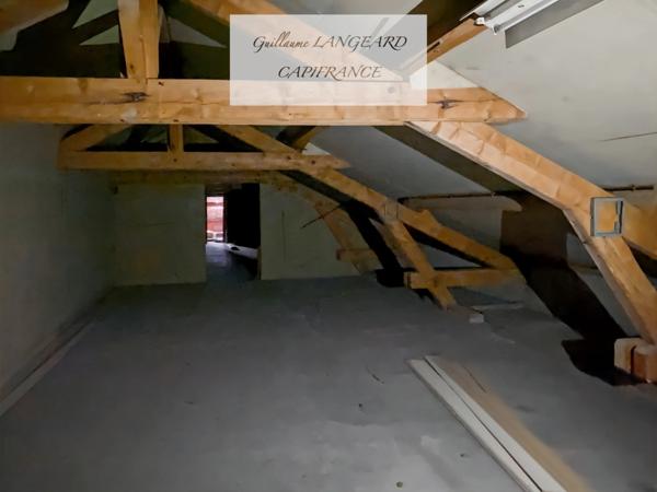 À vendre Oyonnax - Bâtiment mixte locaux professionnels et Appartement d'habitation