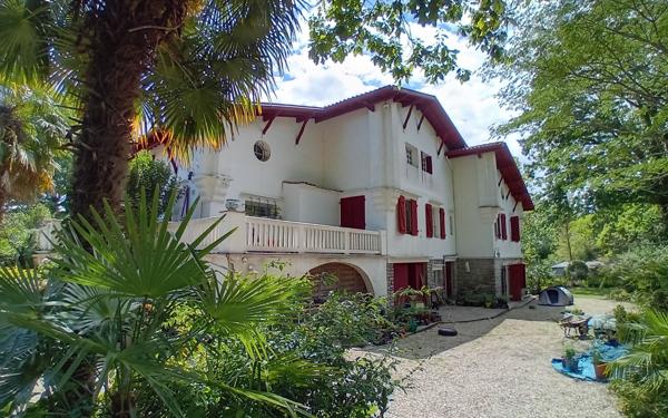 Maison à vendre    8 pièces •  Saint-Martin-de-Seignanx