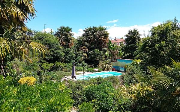 Maison à vendre    8 pièces •  Saint-Martin-de-Seignanx