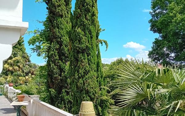 Maison à vendre    8 pièces •  Saint-Martin-de-Seignanx