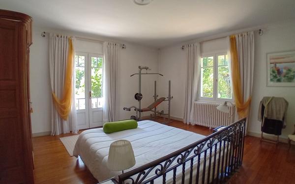 Maison à vendre    8 pièces •  Saint-Martin-de-Seignanx