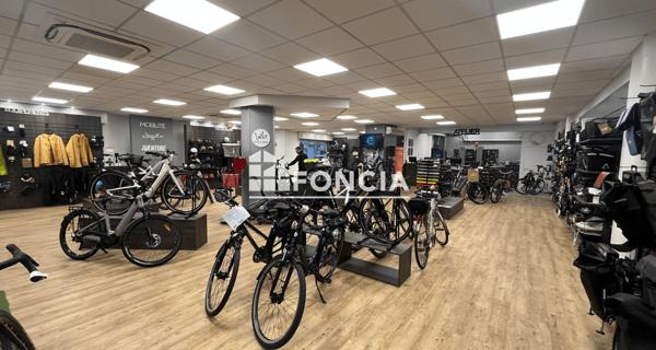 À vendre Local commercial 270 m² - Niort 79000