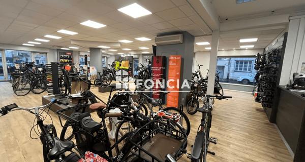 À vendre Local commercial 270 m² - Niort 79000