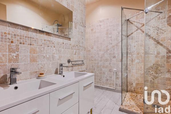 Maison à vendre 5 pièces 135 m² Cuges-les-Pins