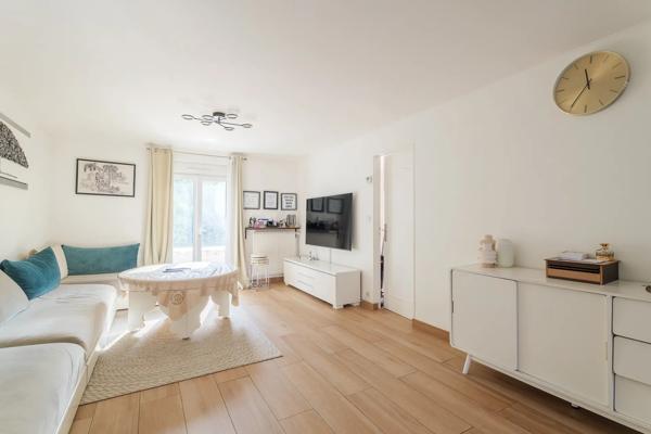 Maison
         4 pièces
        - 103 m² Exclusivité 337 000 € *