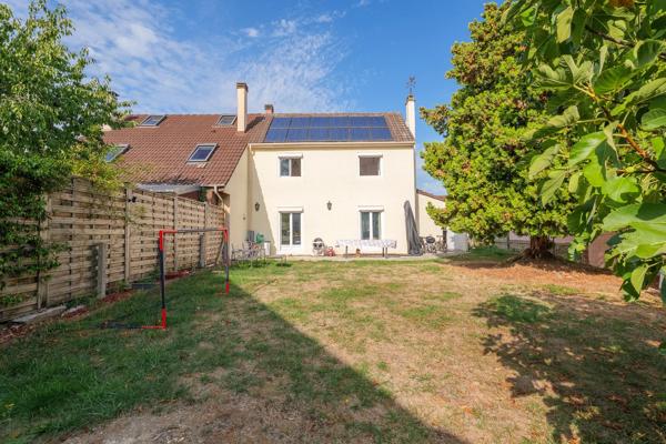 Maison
         4 pièces
        - 103 m² Exclusivité 337 000 € *