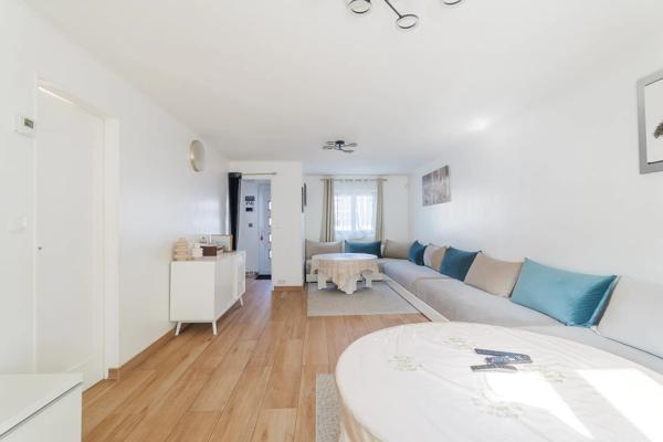 Maison
         4 pièces
        - 103 m² Exclusivité 337 000 € *