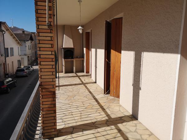 MAISON DE VILLE AVEC TERRASSES ET GRAND GARAGE
