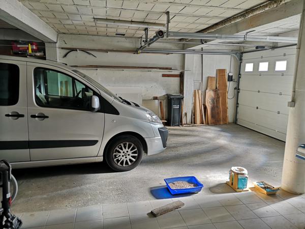 MAISON DE VILLE AVEC TERRASSES ET GRAND GARAGE