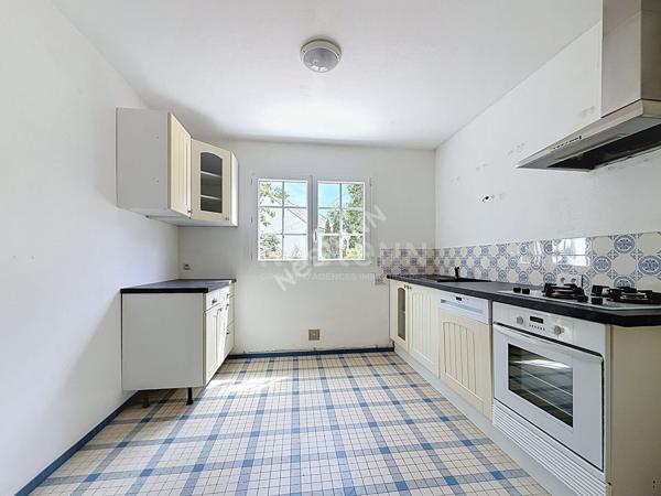 Orvault proche Bourg : En vente, jolie maison 2 chambres sur 416 m² parcelle, en hameau.