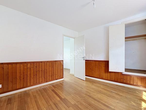 Orvault proche Bourg : En vente, jolie maison 2 chambres sur 416 m² parcelle, en hameau.
