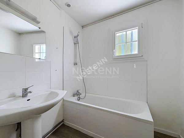 Orvault proche Bourg : En vente, jolie maison 2 chambres sur 416 m² parcelle, en hameau.